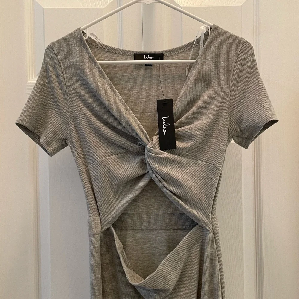 Lulu’s Heather Grey Twist Front Cutout Midi Dress Small - Picture 4 of 6